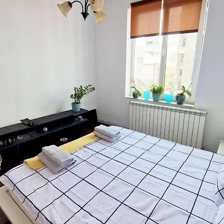 Old Town Cozy Crib *