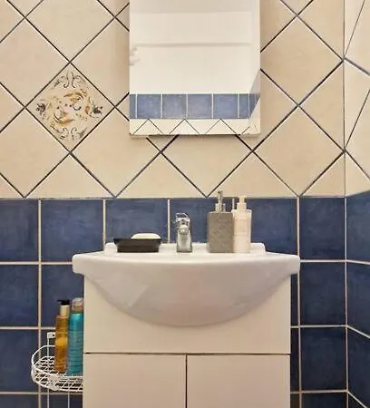 Old Town Cozy Crib *