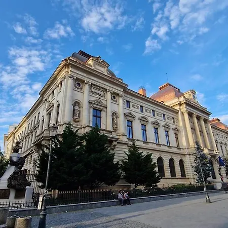 Old Town Cozy Crib Daire