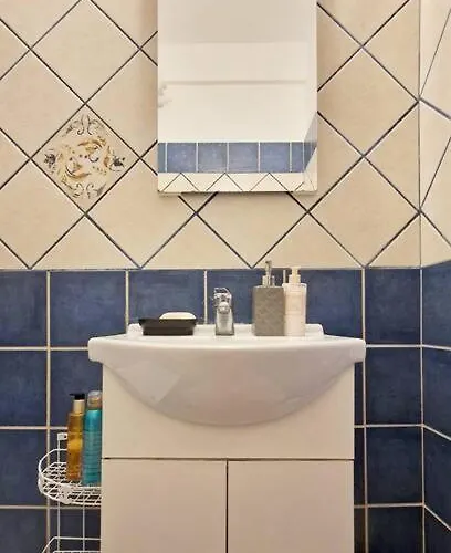 Old Town Cozy Crib *